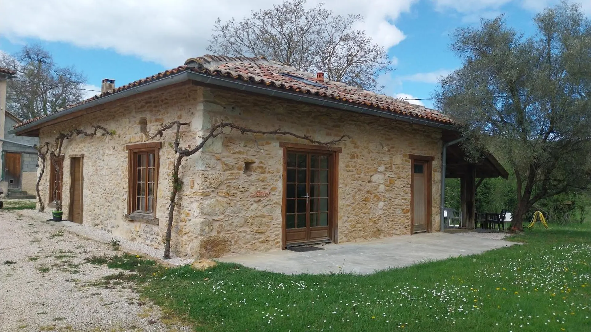 Holiday home Ancienne Dependance Pierre Et Bois Villa Alan